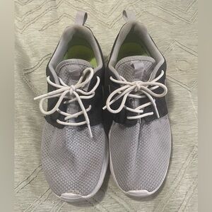 Nike Roshe Women’s Shoes